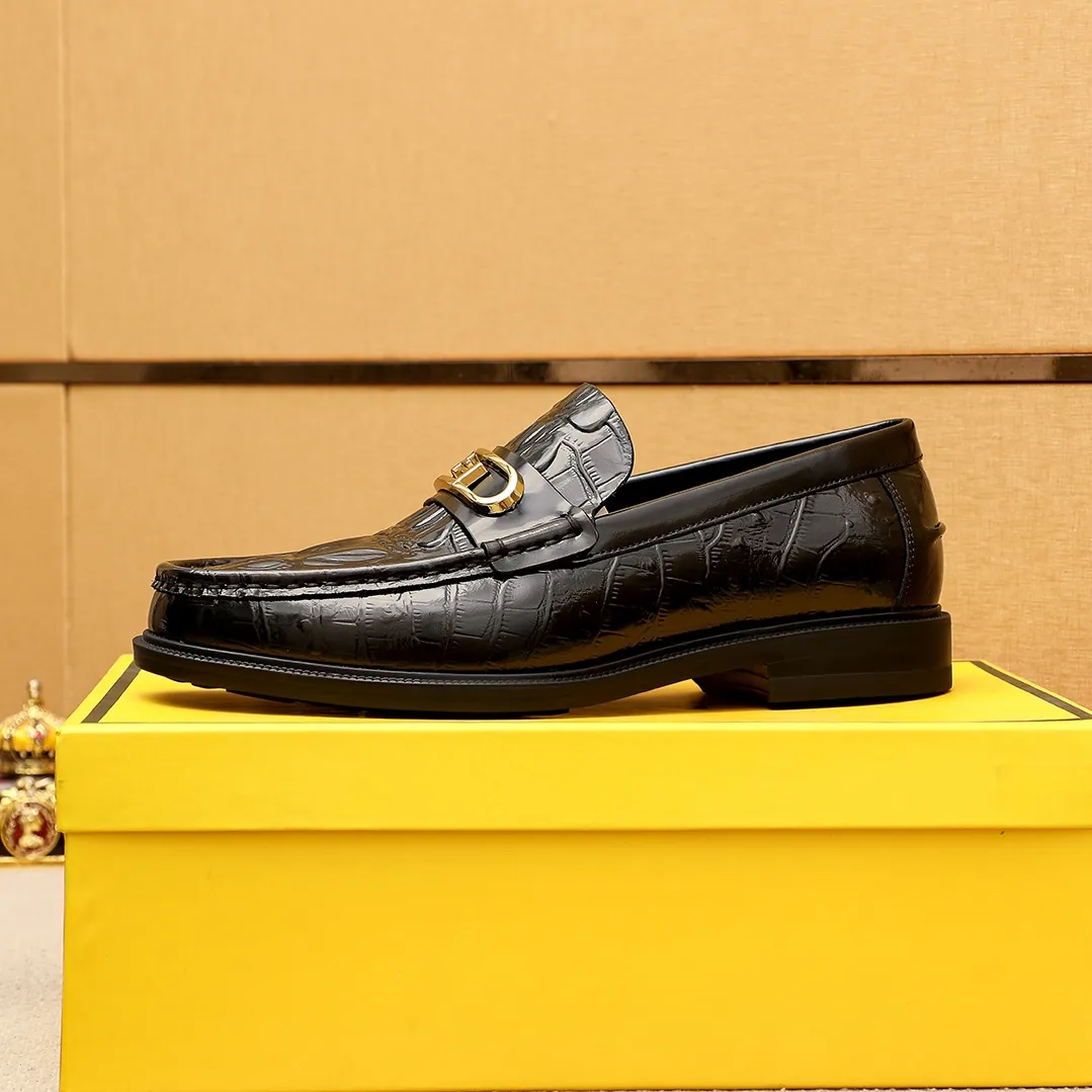 Men's shoes 💰460 💐 Product trademark: FENDI [Fendi] casual leather shoes Regular size: 38-44 (45.46🉑️customized) Product materials: Selected imported first-layer open-edge beaded cowhide embossed upper + luxury hardware buckle, imported cow 🐂 lining. Strong three-dimensional visual effect, original outsole color: 1⃣️color optional